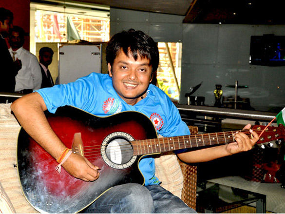 satish shetty invited his friends to watch the world cup 2011 6