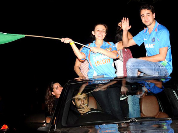 imran khan celebrates indian team world cup win 2