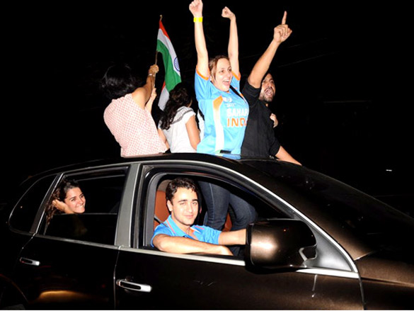 imran khan celebrates indian team world cup win 5