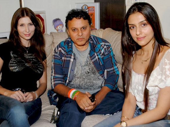 anil sharma hosts the cricket screening 3