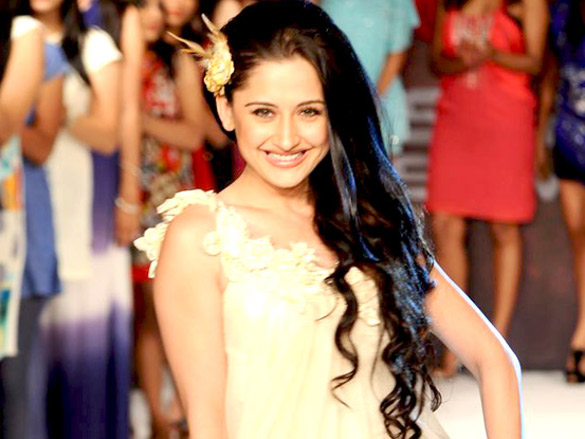 shweta manasi jesse and sheetal walk for 109 f launch 5