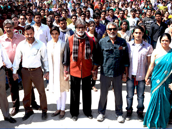 on the sets of aarakshan 7