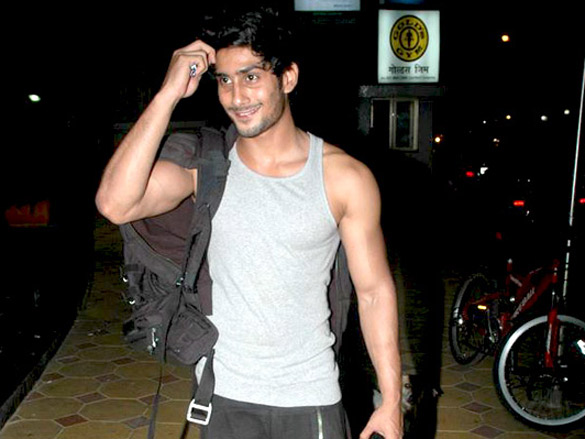 prateik babbar snapped getting out of golds gym 3