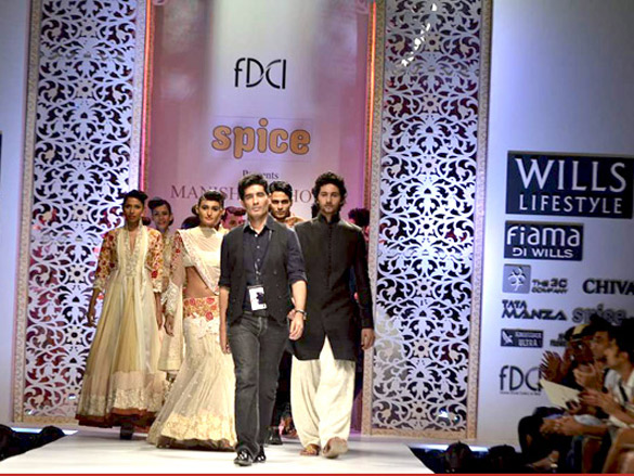 manish malhotras show at wills lifestyle india fashion week 2011 day 3 2