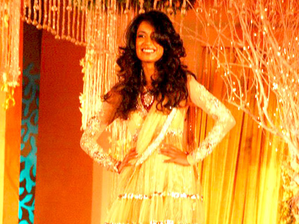 sarah jane dias and sophie grace shane falgunis show at shehnaai 2011 3