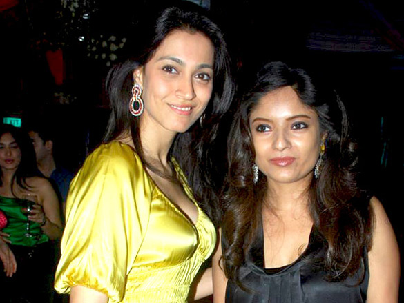 sarah jane dias and sophie grace shane falgunis show at shehnaai 2011 13
