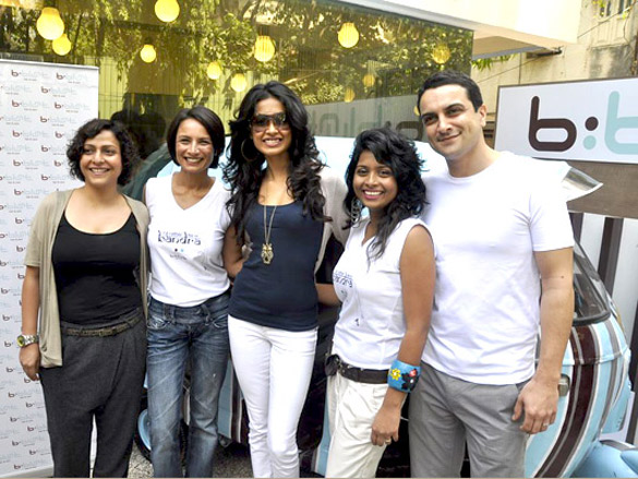 abhishek and farhan akhtar inaugurate bblunt salon 7