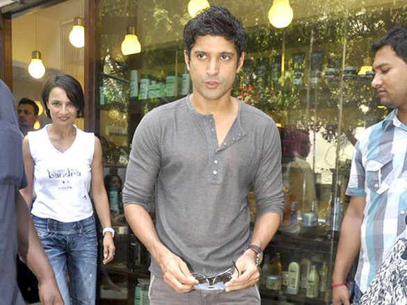 abhishek and farhan akhtar inaugurate bblunt salon 13
