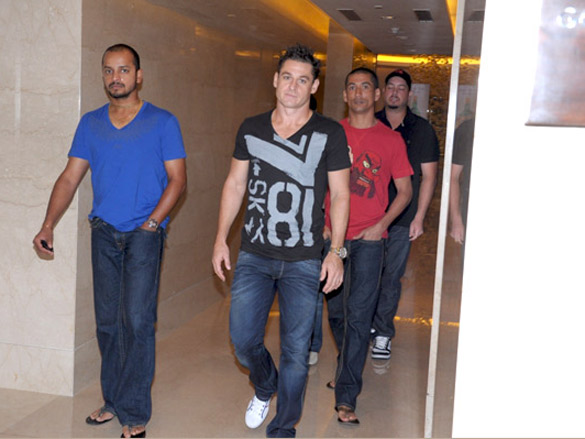 yuvraj singh and vindu grace signature after party 7