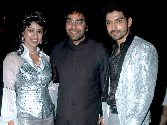 rahul roy and apoorva agnihotri at tv actress debinas birthday bash 10