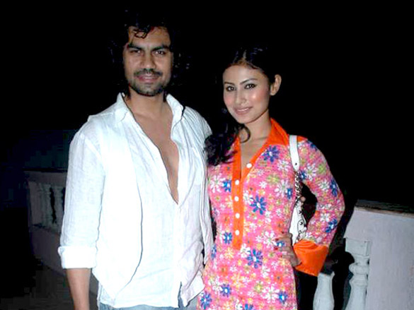 rahul roy and apoorva agnihotri at tv actress debinas birthday bash 12
