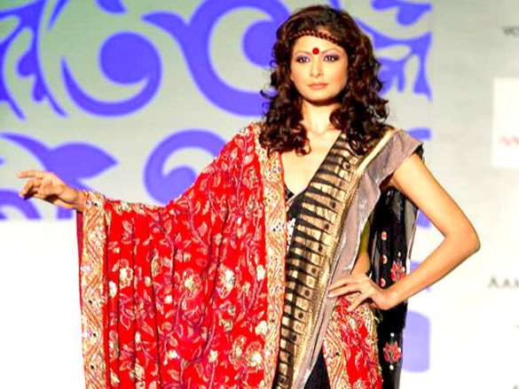 monapali show at aamby valley city india bridal week 2010 7