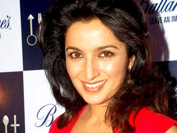 tabu and tisca chopra at ballentines play premiere 13