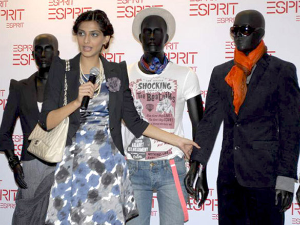 sonam kapoor at esprit stores latest collection preview 2