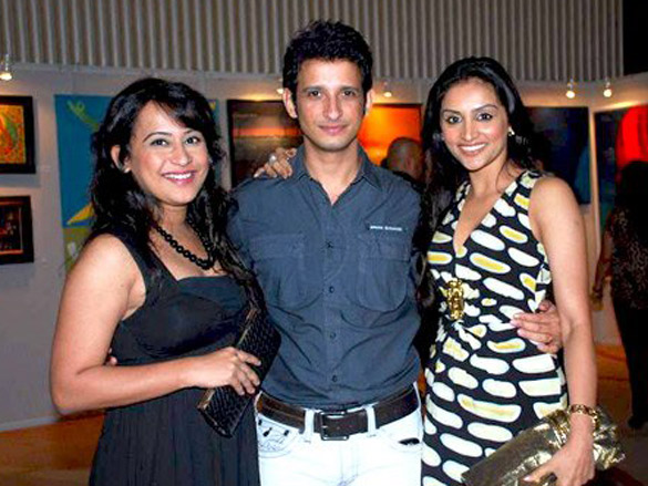sharman joshi with other actors at prerna joshis art event 5