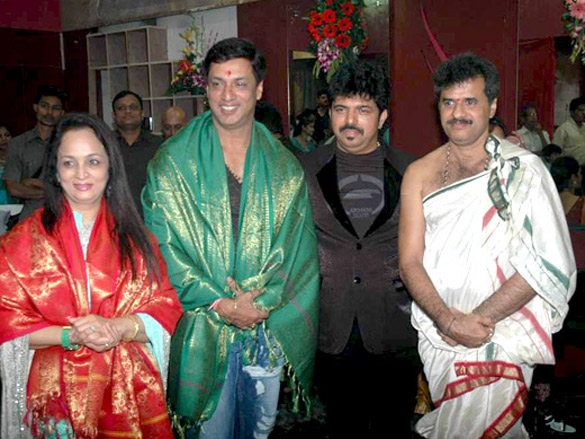 madhur bhandarkar launches shivas salon academy 4