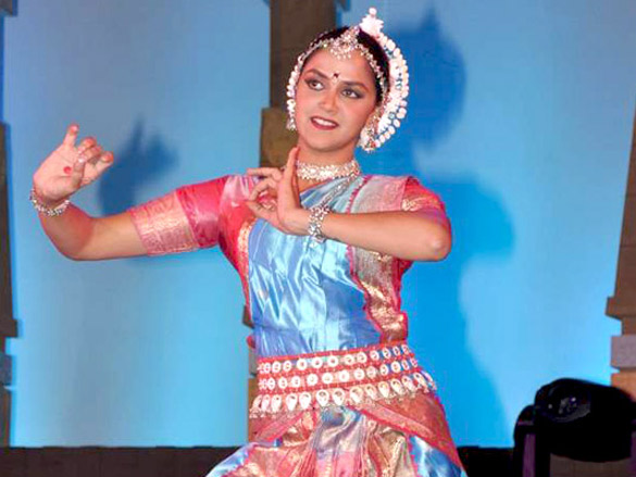 hema esha and ahana perform together 11