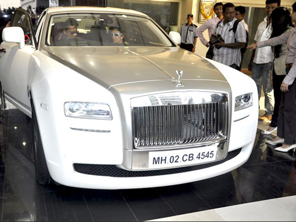 sanjay dutt gifts wife manyata a rolls royce ghost 4