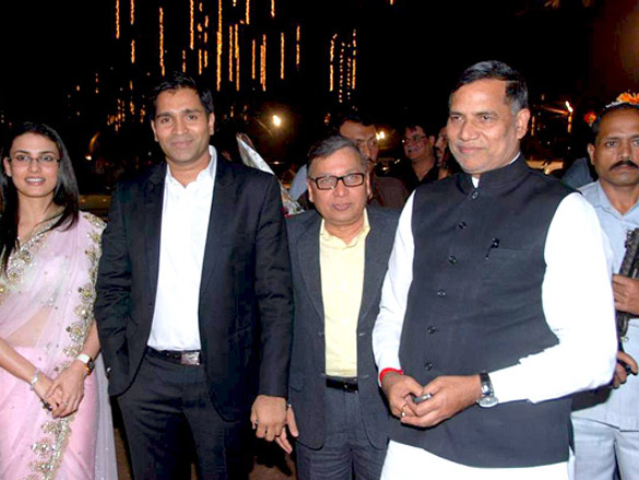 salman urmila and dilip kumar at nitish ranes wedding reception 17