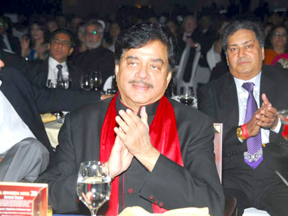 preity jacqueline and vivek at gr8 women awards 2011 in dubai 18