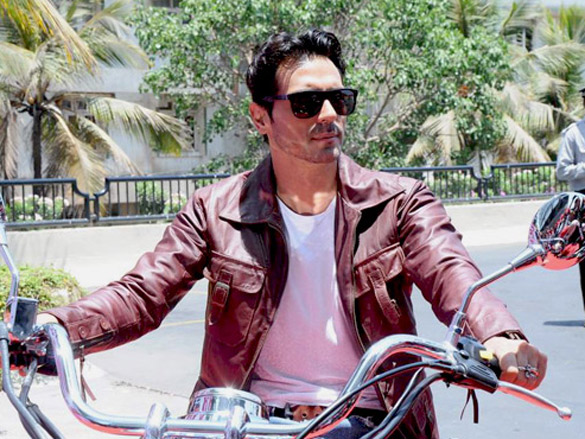 arjun rampal launches garware motors hyosung super bikes 12
