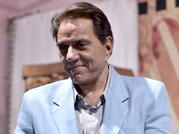 dharmendra launches ali peters book on his 60th birthday 11