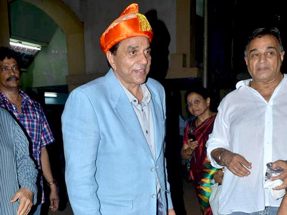 dharmendra launches ali peters book on his 60th birthday 16