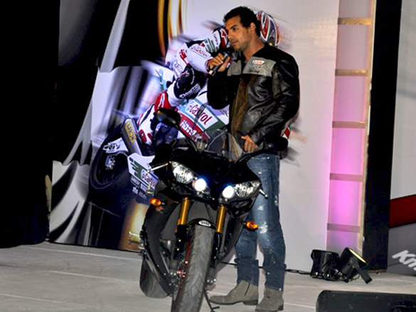 john abraham rocks at castrol event 3
