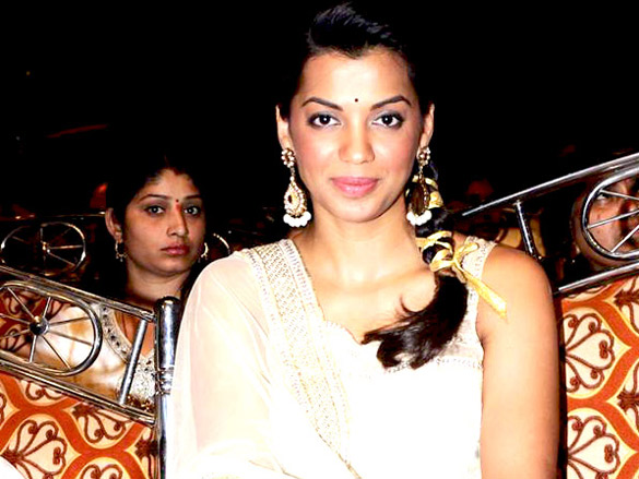 mugdha godse and shabana azmi at maharashtra day celebration 5