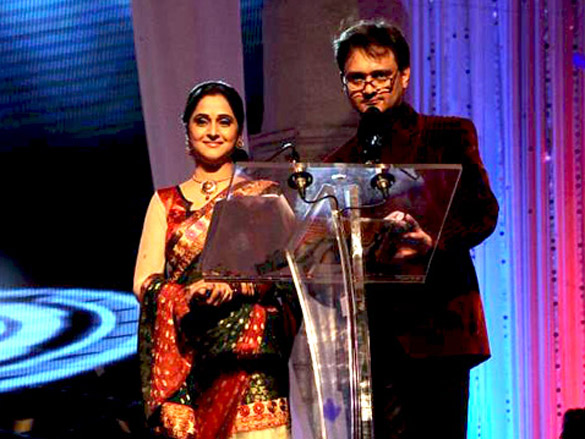 mugdha godse and shabana azmi at maharashtra day celebration 10