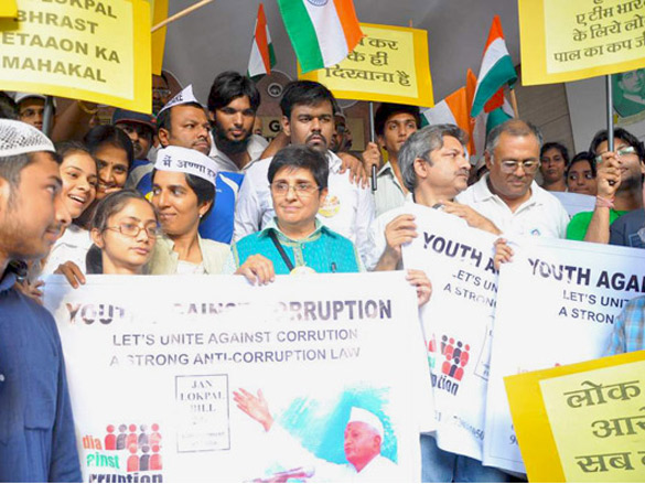 kiran bedi at anna hazares anti corruption meet 2