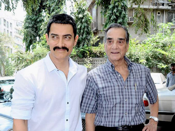 aamir khan visits jaago mumbai 90 8 community radio station 8