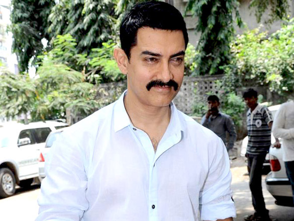 aamir khan visits jaago mumbai 90 8 community radio station 13