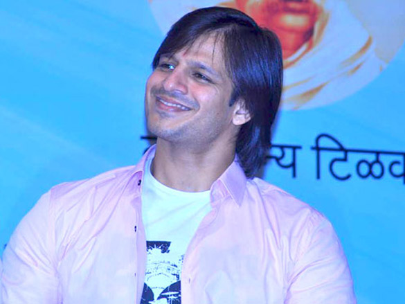 vivek oberoi with family at baba ramdevs spiritual meet 7