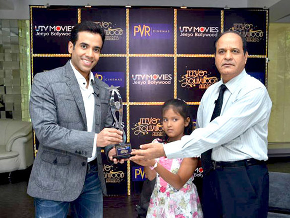 tusshar wins best actor in a comic role at jeeyo bollywood awards 2
