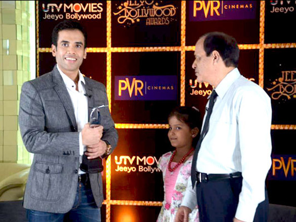 tusshar wins best actor in a comic role at jeeyo bollywood awards 5