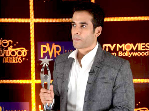 tusshar wins best actor in a comic role at jeeyo bollywood awards 8