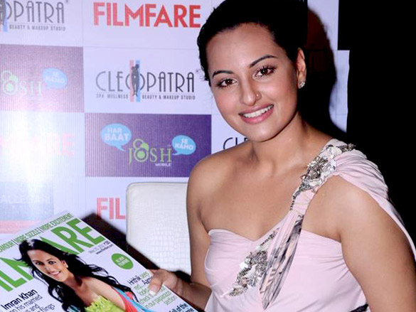 sonakshi launches latest issue of filmfare magazine 8
