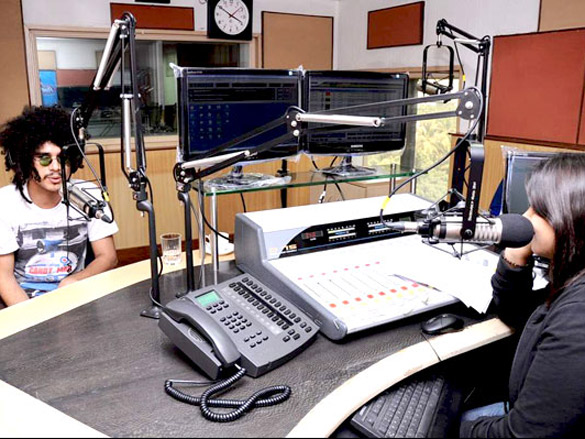 imaad shah and starcast of 404 at 91 1 fm radio city 3