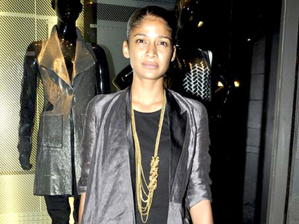 arjun fardeen vivek zayed and dia at rohit rahul gandhis store launch 11