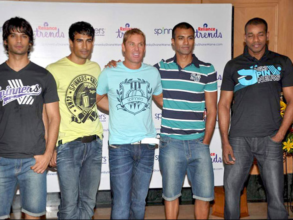 elizabeth hurley and shane warne promote reliance trends spinners 8