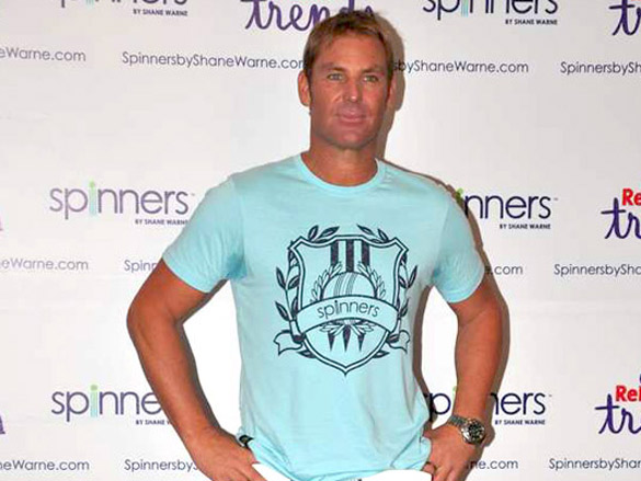 elizabeth hurley and shane warne promote reliance trends spinners 9