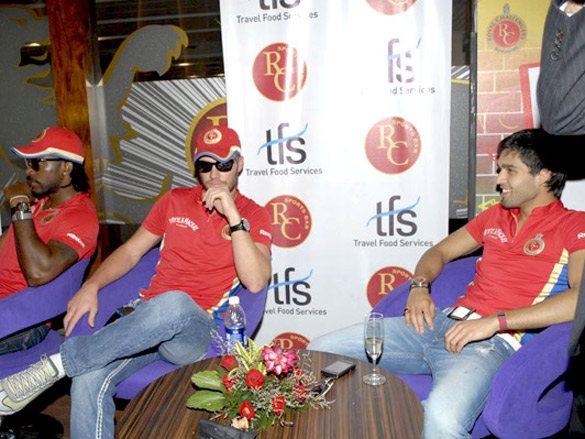 siddharth mallya launches rc bar at domestic airport 4