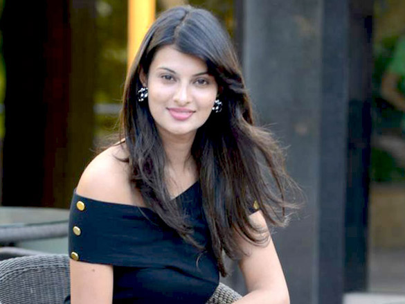 sayali bhagat launches mtnl bharat berry services 5