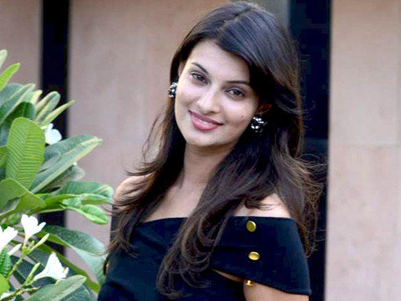 sayali bhagat launches mtnl bharat berry services 8