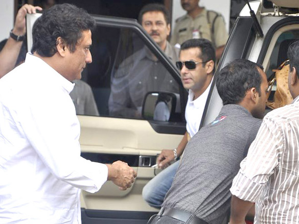 salman khan heads to bangalore to attend ccl opening ceremony 6