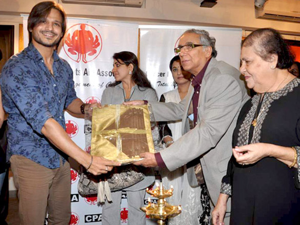 vivek oberoi at cpaa art exhibition 2