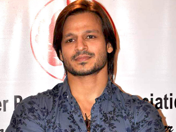 vivek oberoi at cpaa art exhibition 6