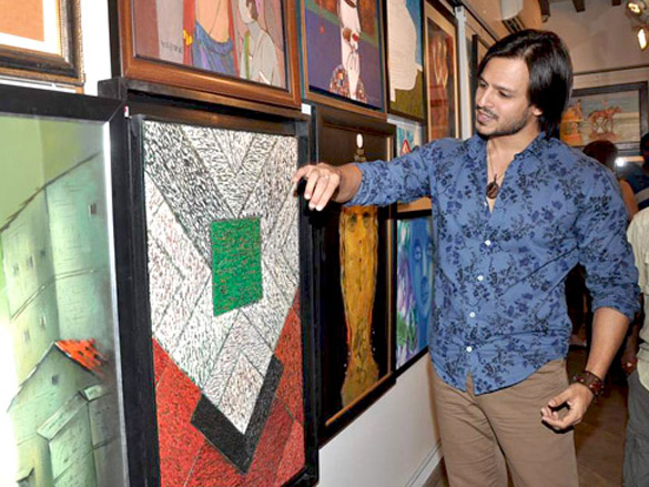 vivek oberoi at cpaa art exhibition 8