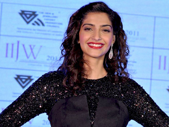 sonam kapoor at india international jewellery week 2011s announcement 7